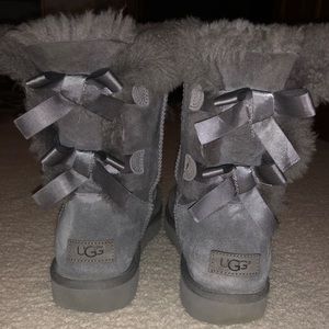 Ugg boots with bows - grey , size 9